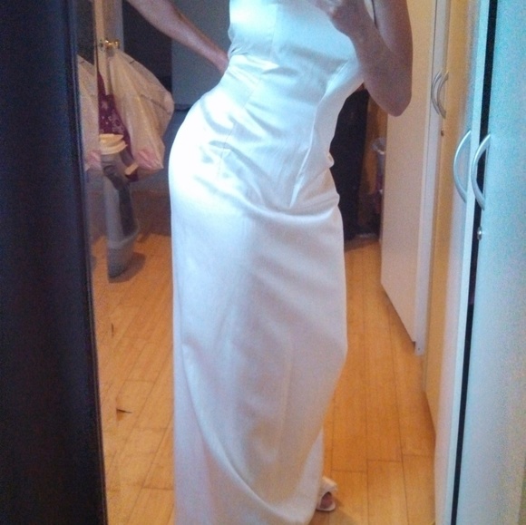 Designer Gown Mia Callway - Picture 3 of 8